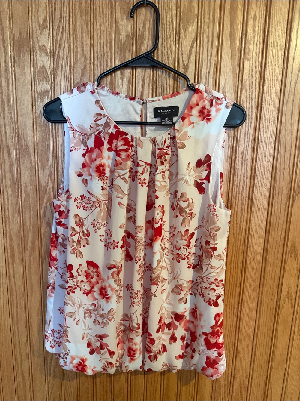 Liz Claiborne White Sleeveless Floral Pleated Front Top